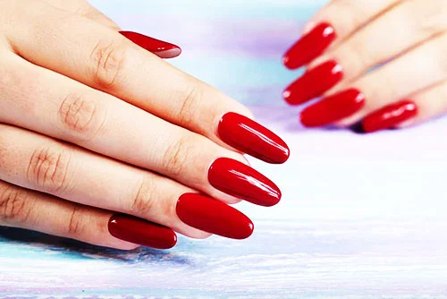 What are the features of long nails?
